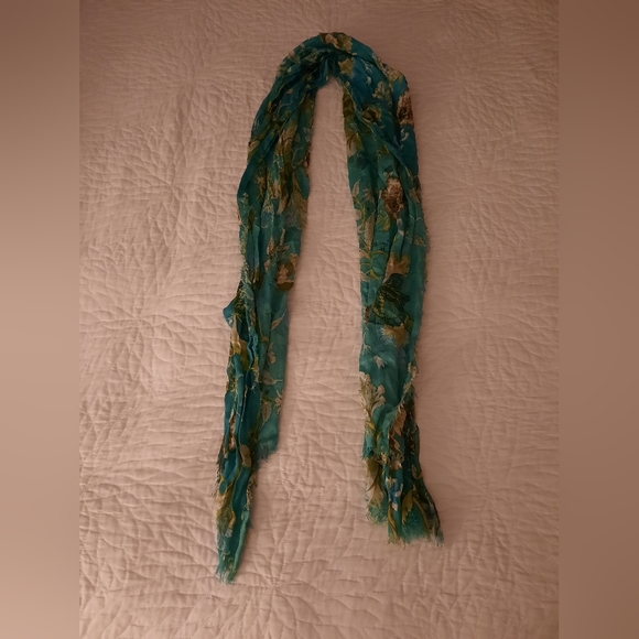 Floral scarf - Picture 8 of 8